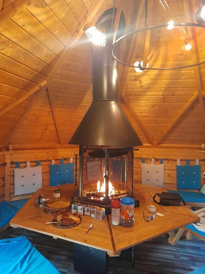 Village Privatise De Cabanes Insolites D'Ananda Ma Saint-Aubin-de-Lanquais エクステリア 写真